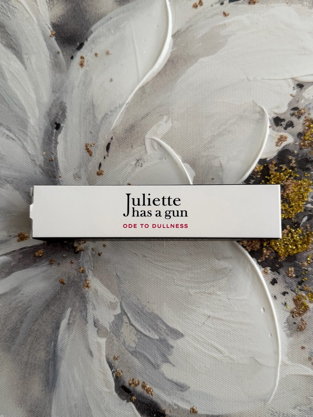JULIETTE HAS A GUN
Ode to Dullness